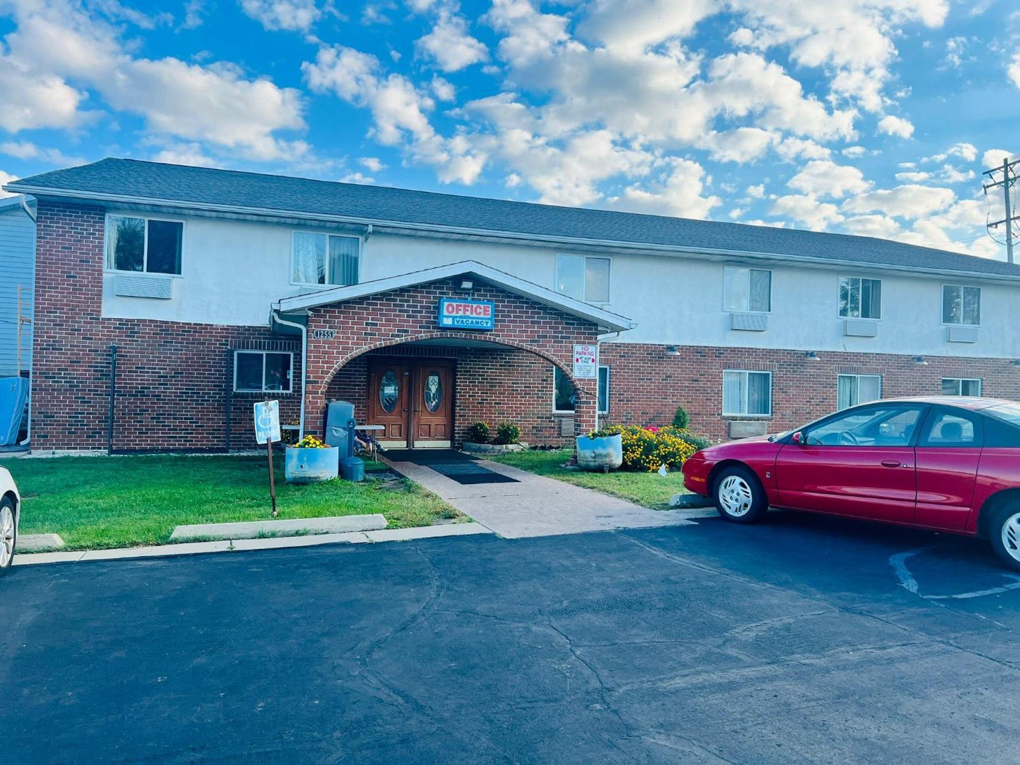 Villa Inn Motel Near Hwy 12 Wi Capital O Fort Atkinson Exterior photo