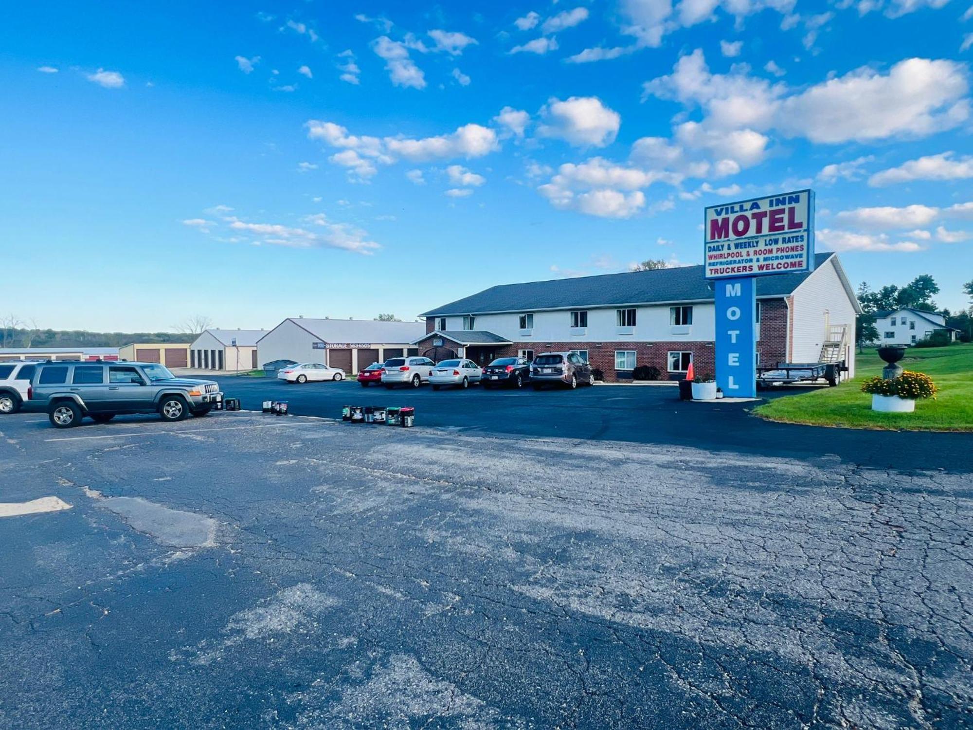 Villa Inn Motel Near Hwy 12 Wi Capital O Fort Atkinson Exterior photo